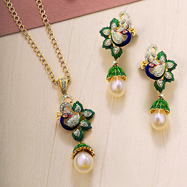 #GoldJewellerySet #WeddingJewellerySet #IndianJewellery #Goldjewellery #HallmarkedGold #Hallmarkedjewellery #BeautifulIndianJewellery #AntaraJewellery #GoldNecklace #Goldset #Dadar #Borivali